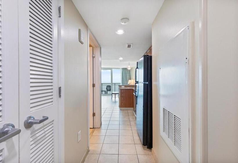 Deluxe Suite King Bed, Sandy Beach Resort