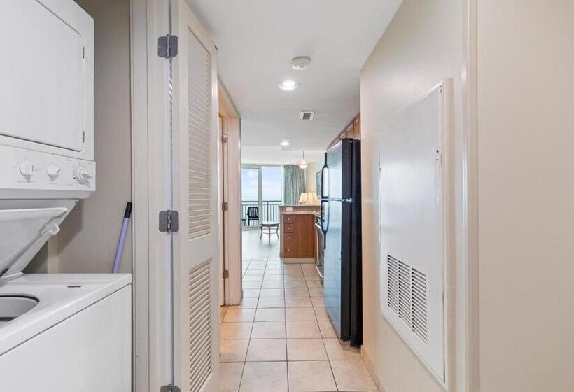 Deluxe Suite King Bed, Sandy Beach Resort