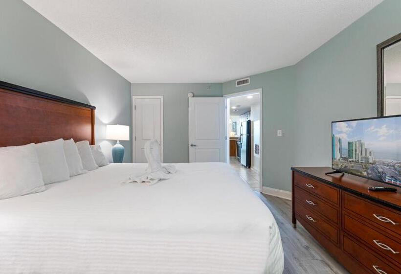 Deluxe Suite King Bed, Sandy Beach Resort