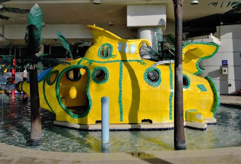 سوئیت 2 خوابه, Sandy Beach Resort