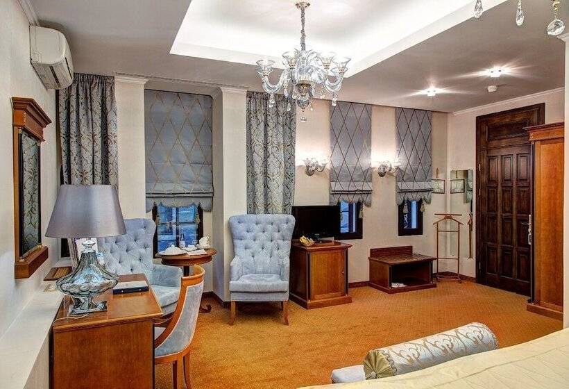 Полулюкс, Author Boutique