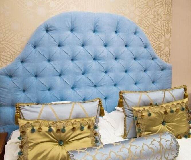 Полулюкс, Author Boutique