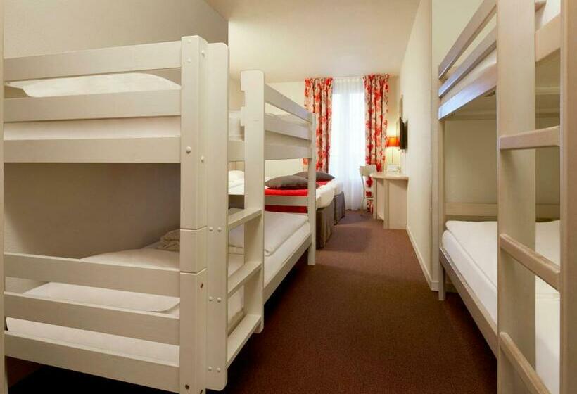 标准间, Campanile Val De France