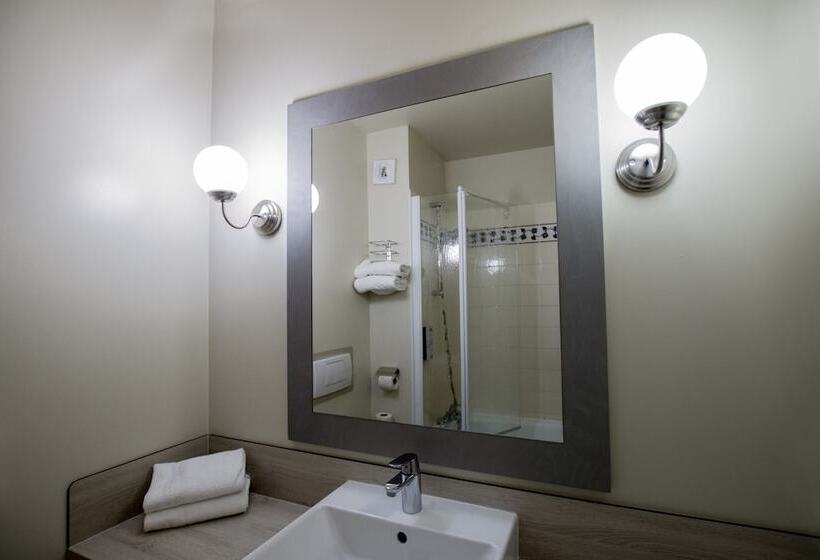 标准间, Campanile Val De France