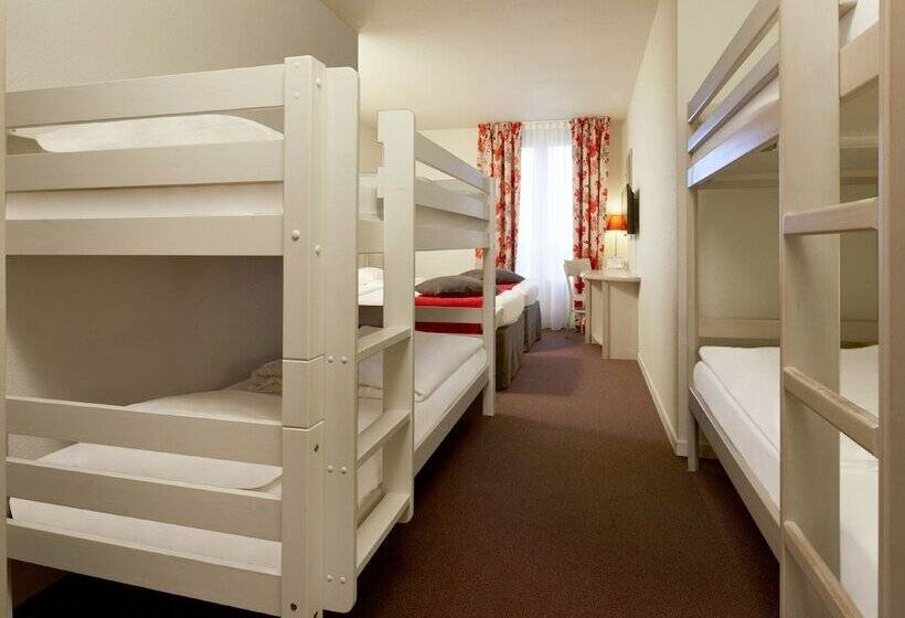 标准间, Campanile Val De France