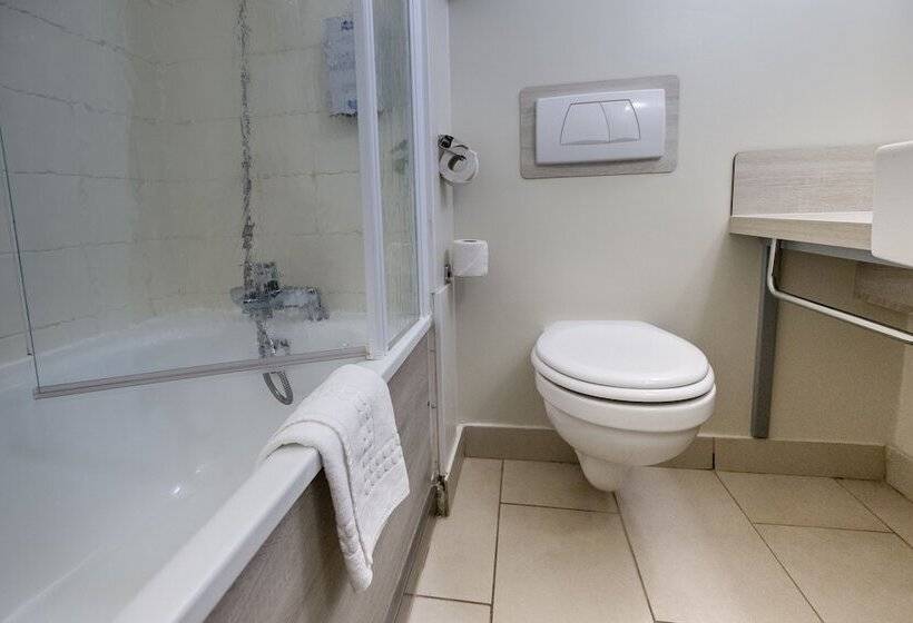 标准间, Campanile Val De France