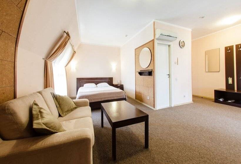 استودیوی استاندارد, Delta Business