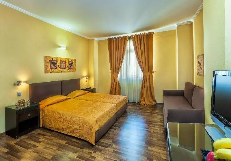 اتاق استاندارد سه نفره, Egnatia