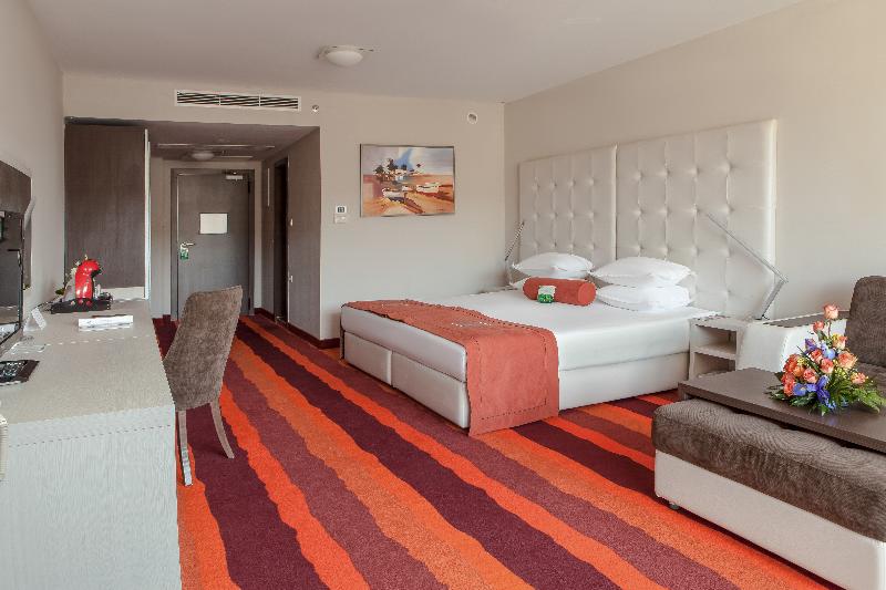 اتاق سوپریور, Egnatia