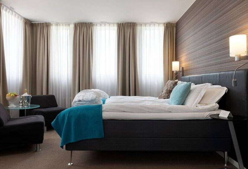 جناح جونيور, Elite Stadshotellet Växjö