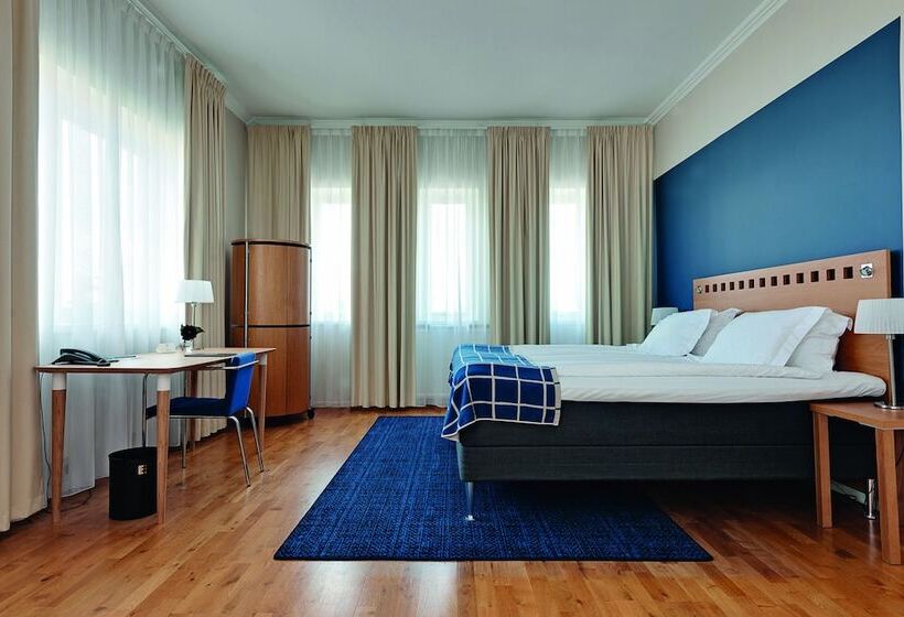 جناح جونيور, Elite Stadshotellet Växjö