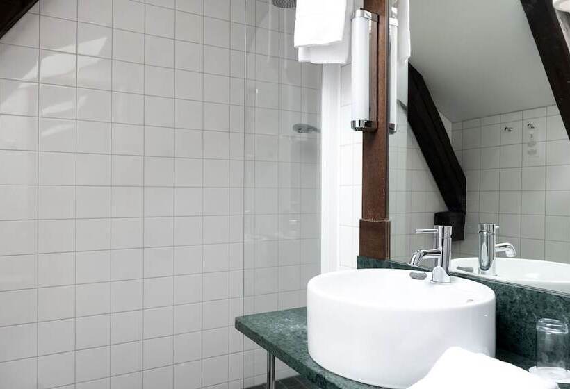 جناح جونيور, Elite Stadshotellet Växjö