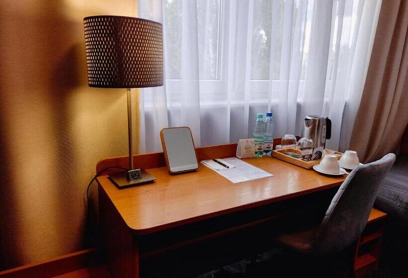 اتاق استاندارد, Gromada Poznań