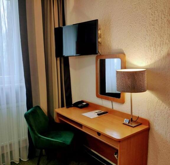 اتاق استاندارد, Gromada Poznań