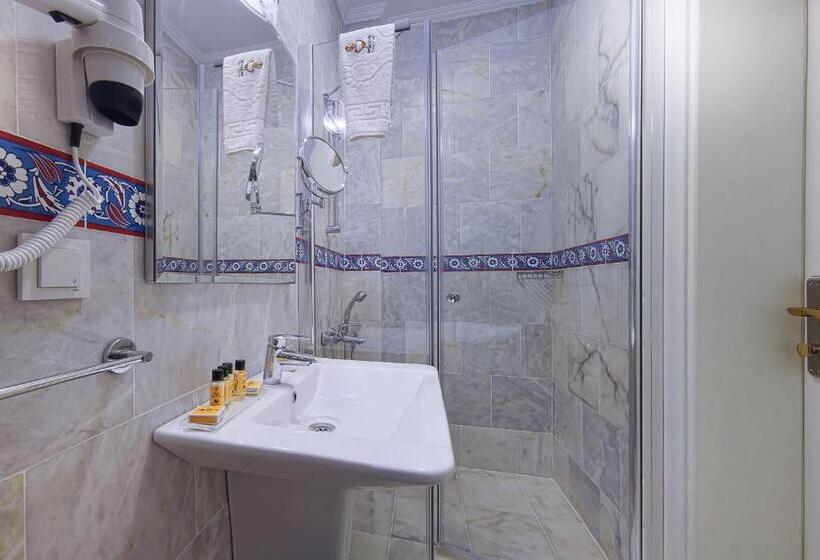 اتاق استاندارد سه نفره, Minyon