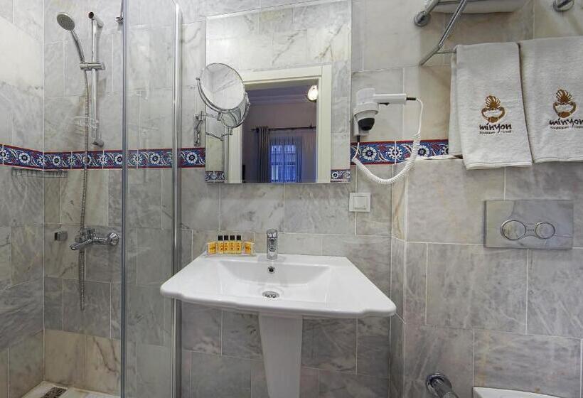 اتاق استاندارد سه نفره, Minyon