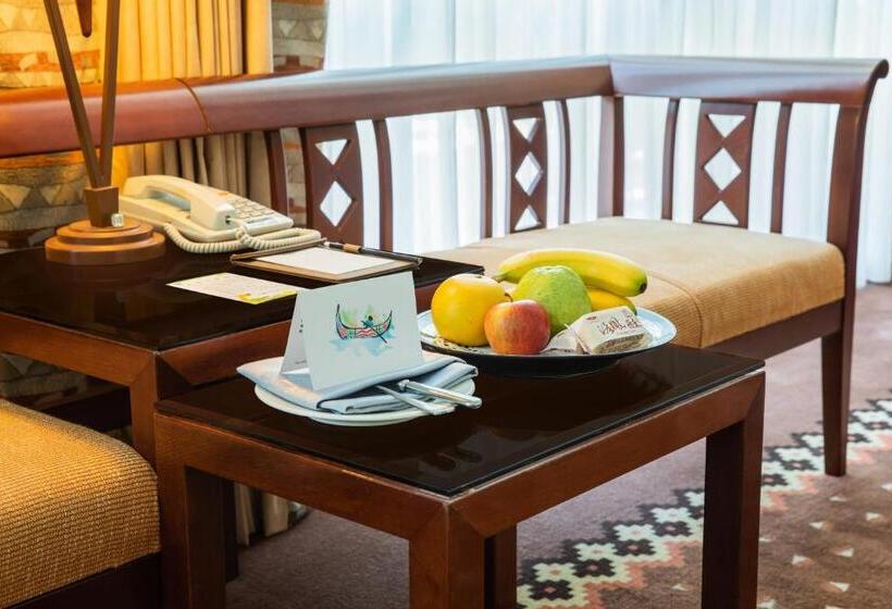 اتاق خانوادگی, Formosan Naruwan