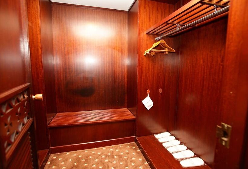 اتاق لوکس چهار تخته, Formosan Naruwan