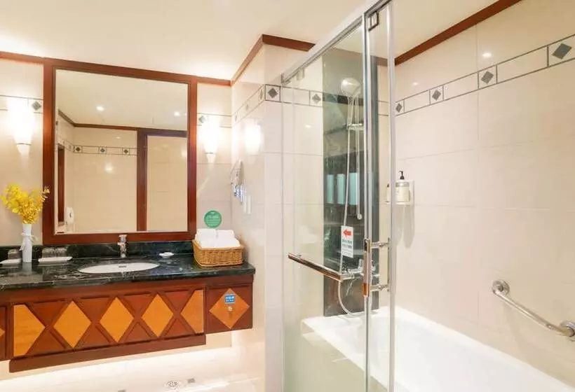 デラックスの４人部屋, Formosan Naruwan