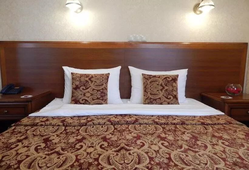 استودیوی استاندارد, Oktyabrskaya