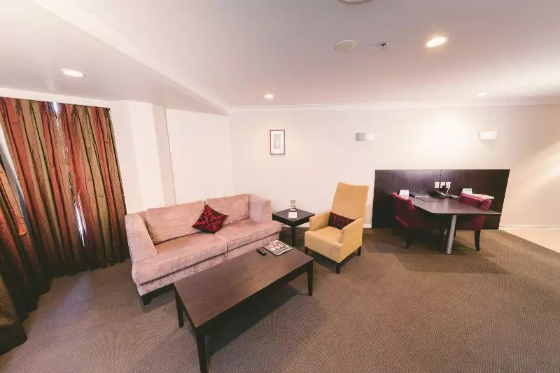 سوییت اجرایی, Parkside Hotel & Apartments