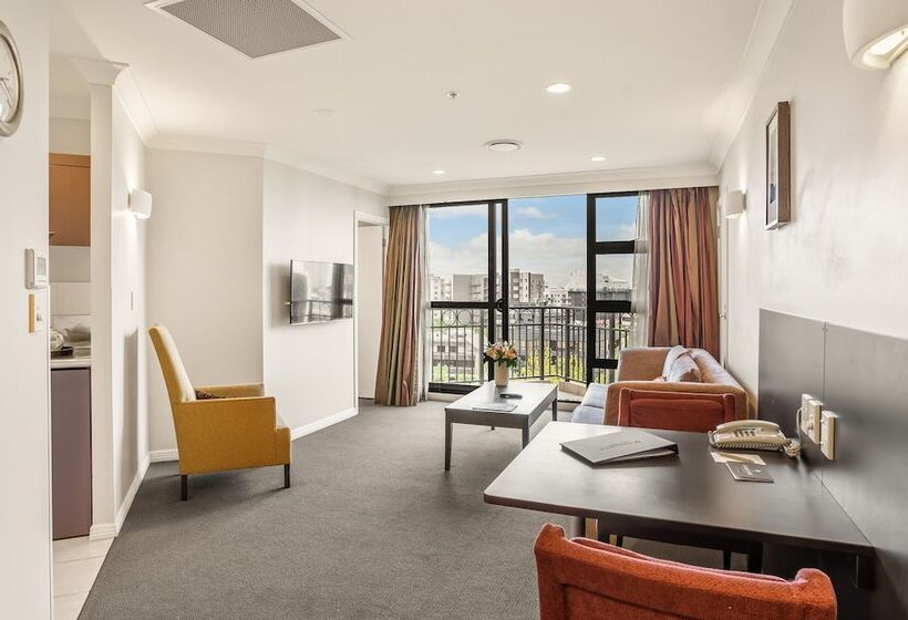Президентский Люкс, Parkside Hotel & Apartments