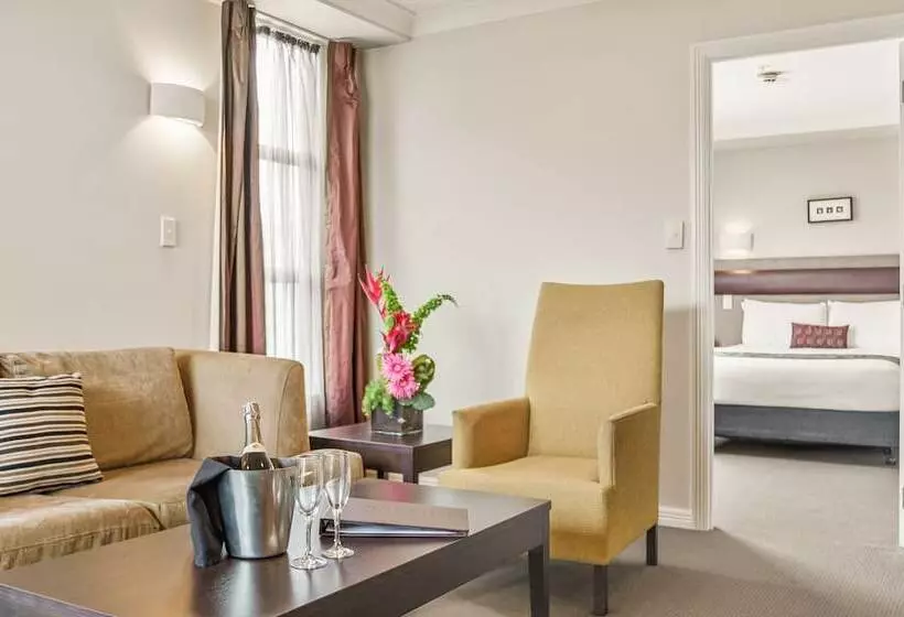 سوییت اجرایی, Parkside Hotel & Apartments