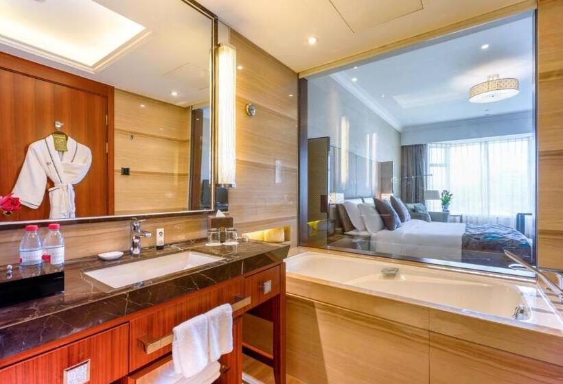 带城市景观和大床的豪华房间, Sofitel Hangzhou Westlake