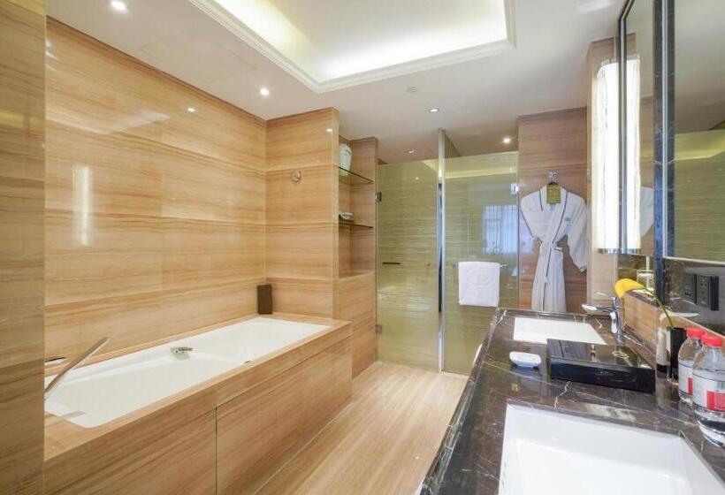 带城市景观和大床的豪华房间, Sofitel Hangzhou Westlake