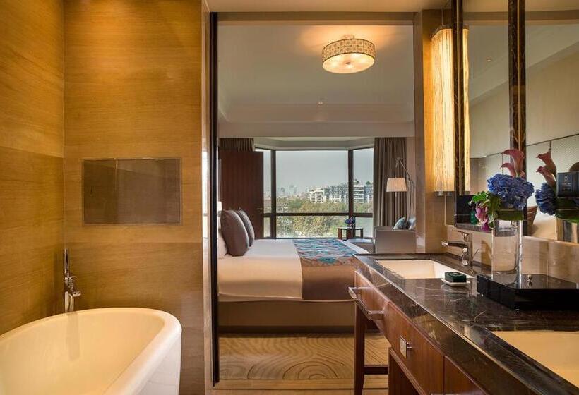 带城市景观和大床的豪华房间, Sofitel Hangzhou Westlake