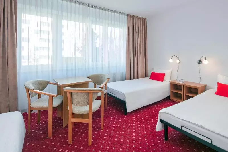 Standard Kolmen Hengen Huone, Aramis