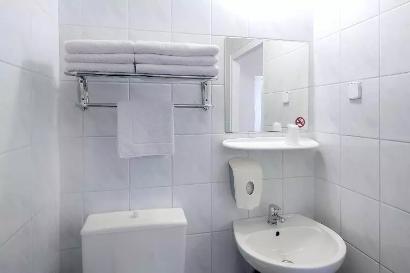 Standard Kolmen Hengen Huone, Aramis