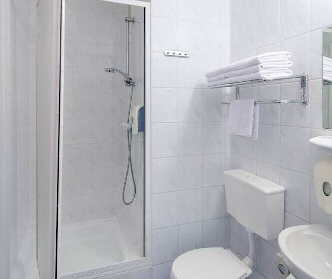 スタンダードトリプルルーム, Aramis