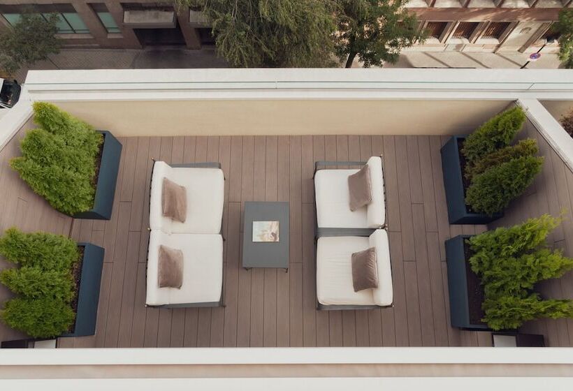 اتاق لوکس با تراس, The Pavilions Madrid