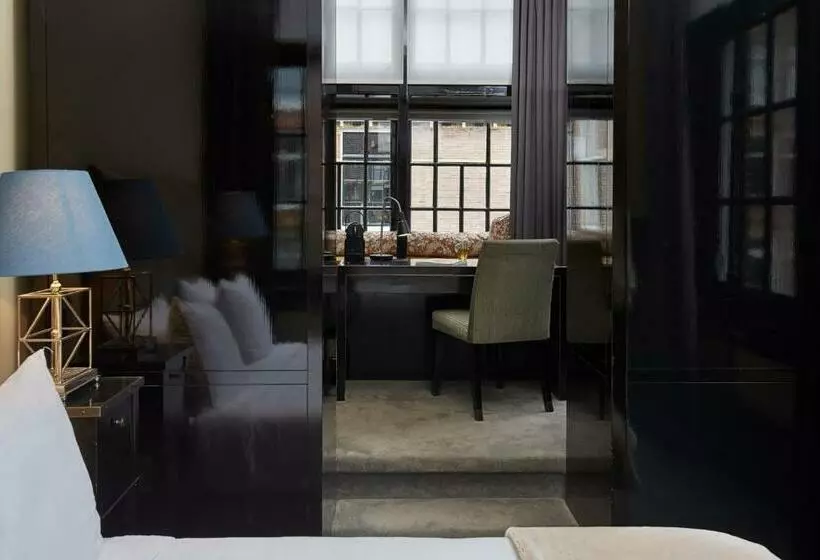 キングサイズベッドのジュニアスイート, The College Hotel Amsterdam, Autograph Collection