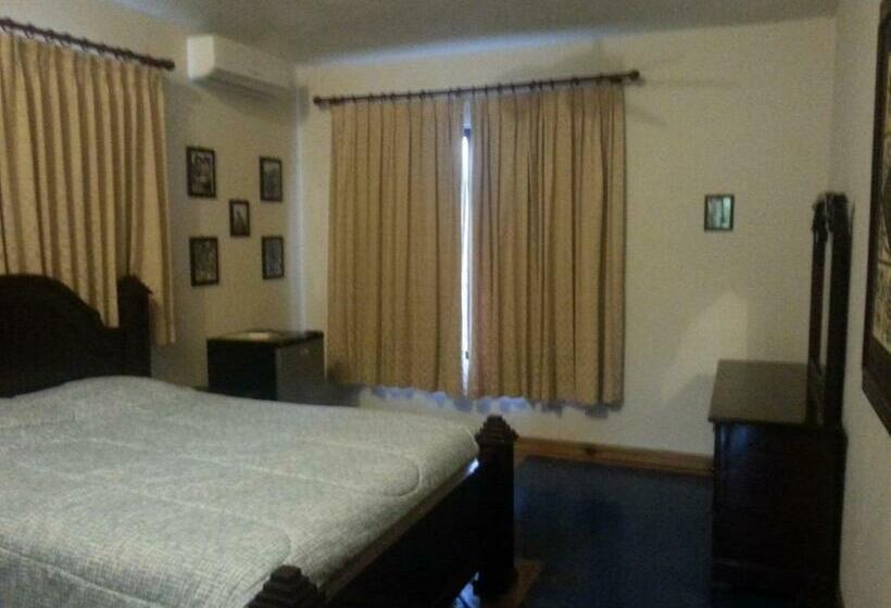 اتاق لوکس با چشمانداز دریا, La Cueva Del Che