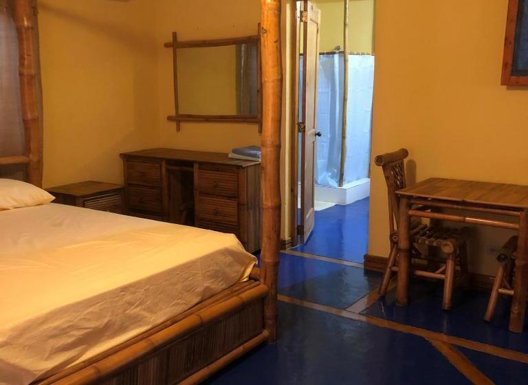 سوئیت با تخت بزرگ, La Cueva Del Che