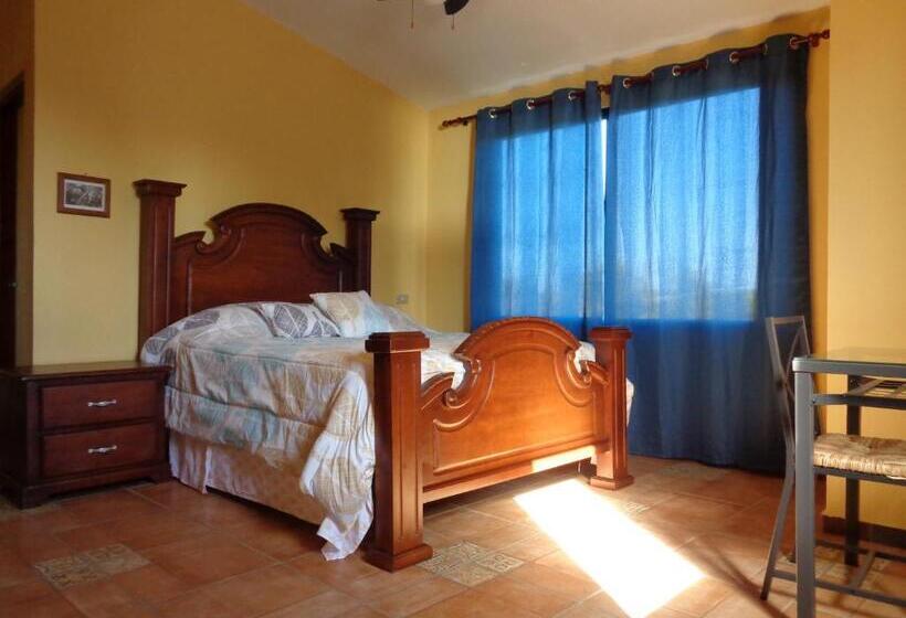 اتاق لوکس با چشمانداز دریا, La Cueva Del Che