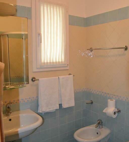 اتاق استاندارد, Ariston