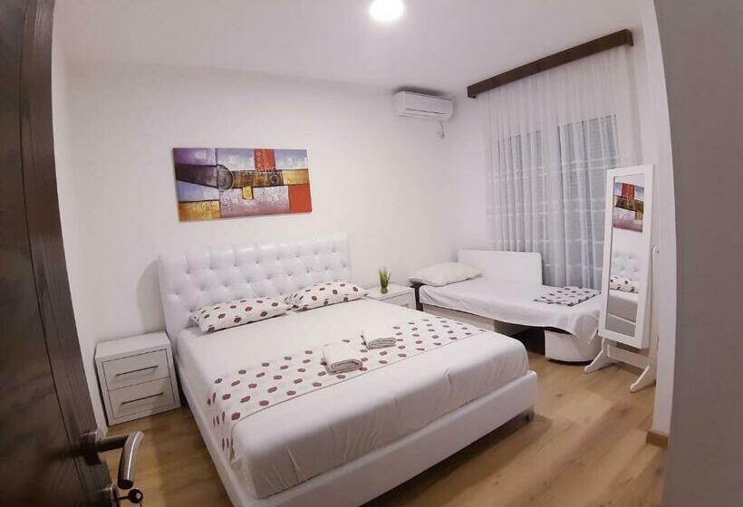 اتاق راحتی سه تخته, As Apartments