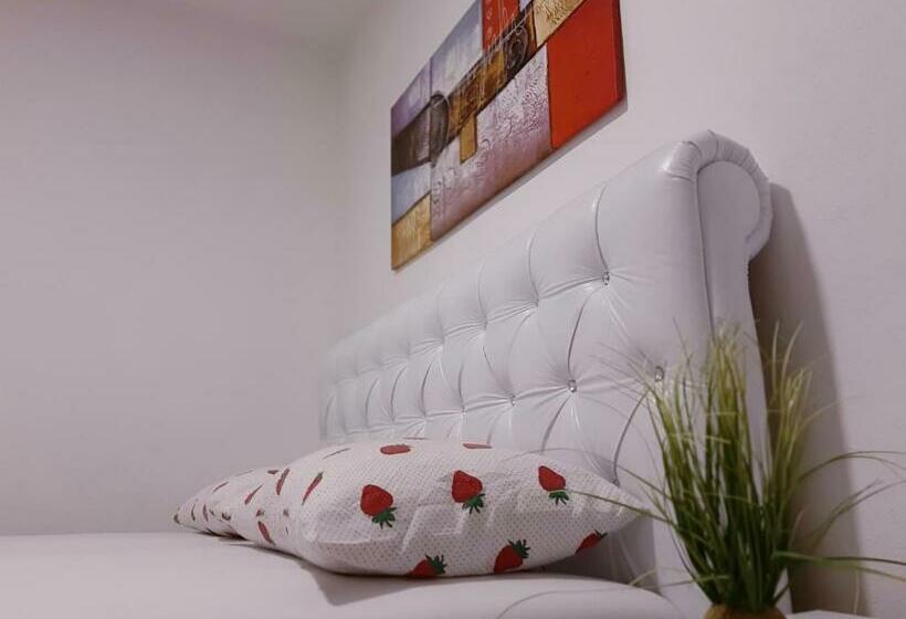 اتاق راحتی سه تخته, As Apartments