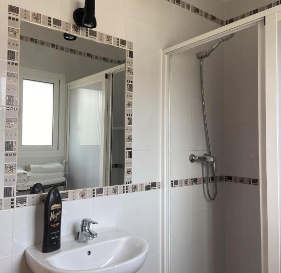 Номер Стандарт Трехместный, Hostal Los Mellizos