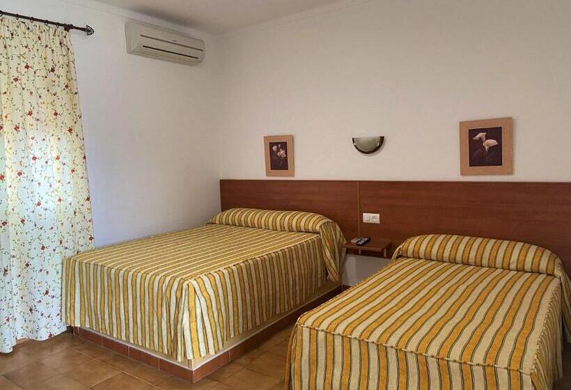 スタンダードトリプルルーム, Hostal Los Mellizos