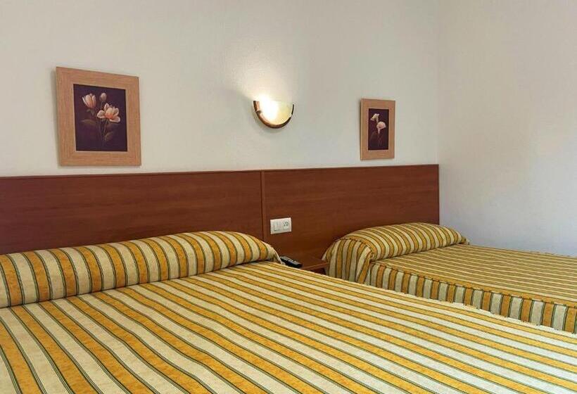 标准三人间, Hostal Los Mellizos