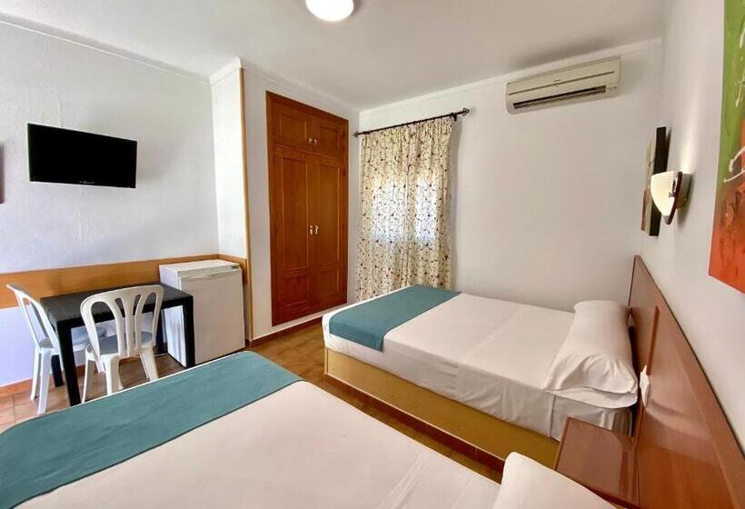 标准三人间, Hostal Los Mellizos