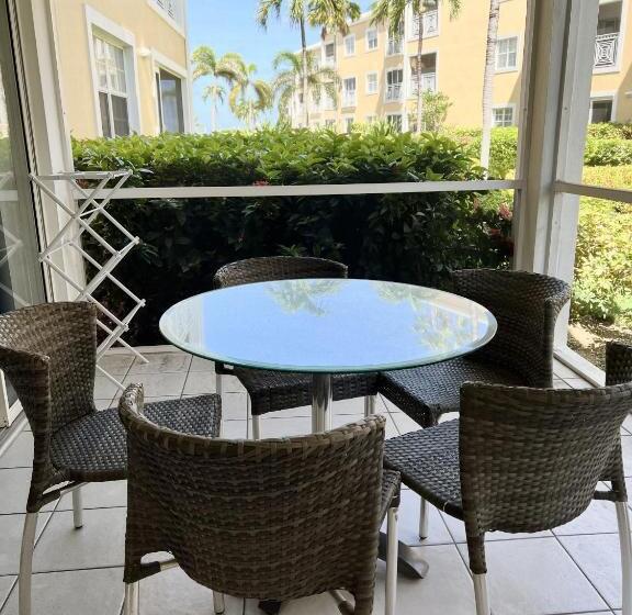 低层单卧公寓, Regal Beach Club