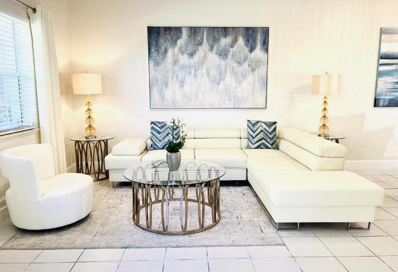 低层单卧公寓, Regal Beach Club