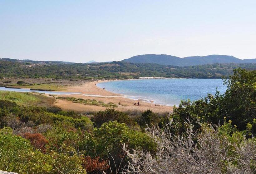 شقة غرفتين نوم إطلالة جانبية على البحر, Residence Cala Petralana