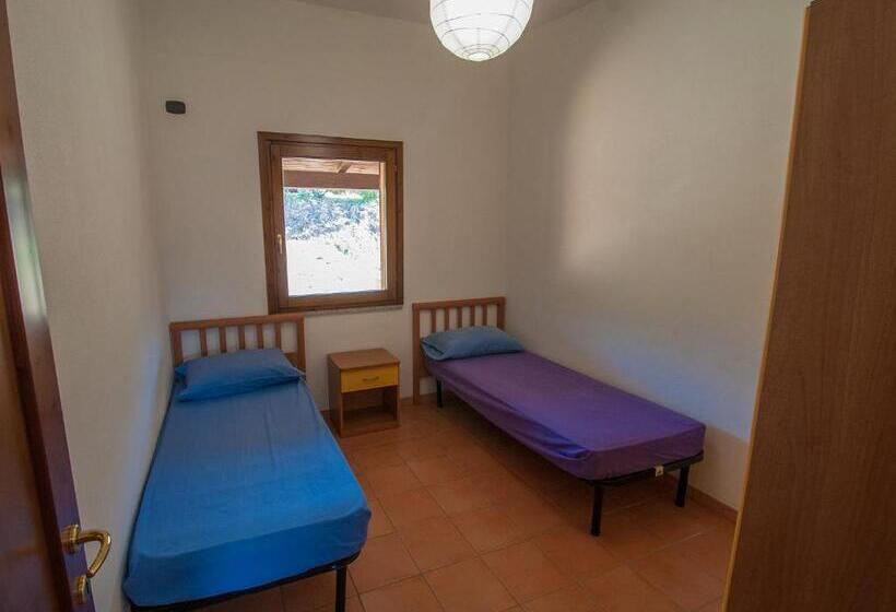 شقة غرفتين نوم إطلالة جانبية على البحر, Residence Cala Petralana