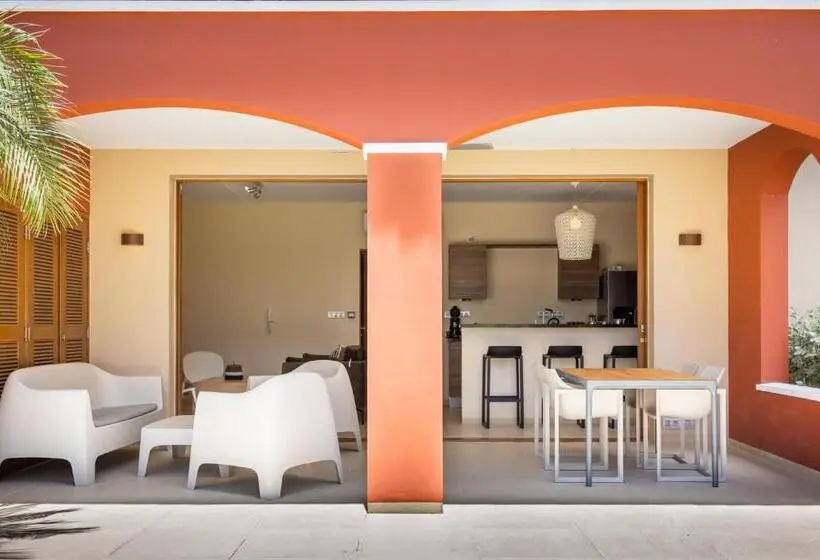 آپارتمان 1 خوابه با تراس, Spanish Water Apartments